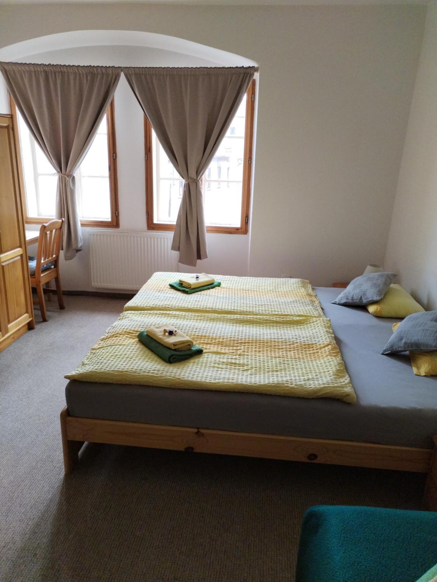 Hotel U Zvonu クトナー・ホラ エクステリア 写真